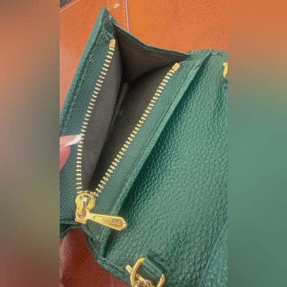 Gucci Forest Green Leather Bag with Gold Accents - Picture 6 of 8